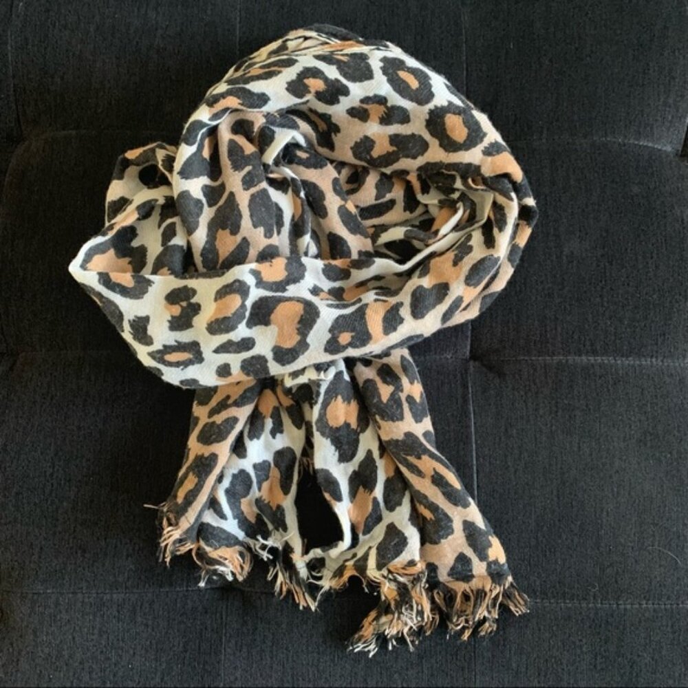 H&M Lightweight Leopard Print Scarf
